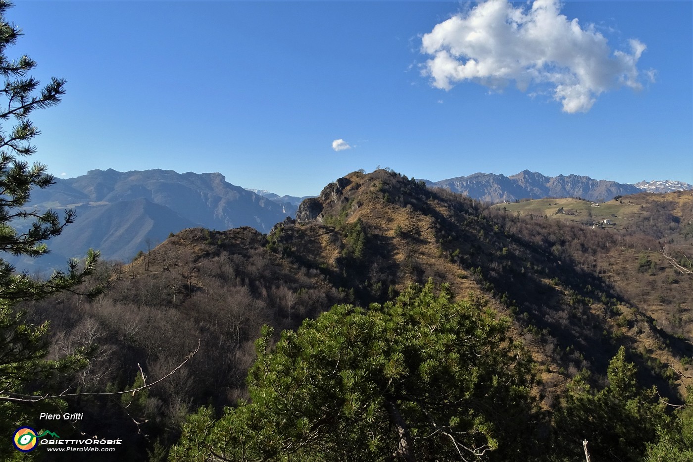 41 Sguardo indietro al Monte Corno - Crus di Coregn.JPG